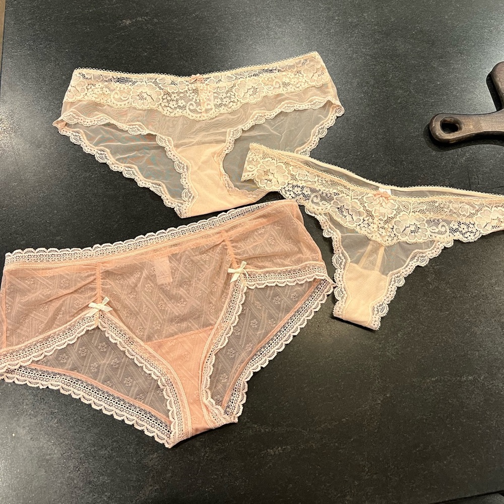 New Never Worn Victoria’s Secret Pink Panties Size L
